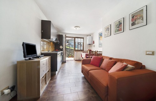 Ortanella Apartamento | Apartment Casetta Guillo with Mountain view, Garden & Fireplace; Pet-Friendly