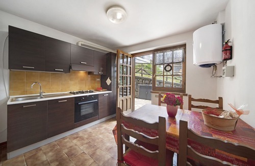Ortanella Apartamento | Apartment Casetta Guillo with Mountain view, Garden & Fireplace; Pet-Friendly