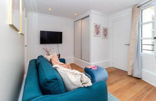 Arsenal Apartamento | Apartment Center of Paris Le Marais by Studio prestige