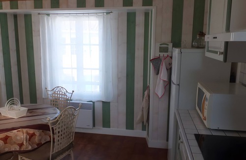 Ars-en-Re Apartamento | Apartamento 'Centre Village' con Wi-Fi