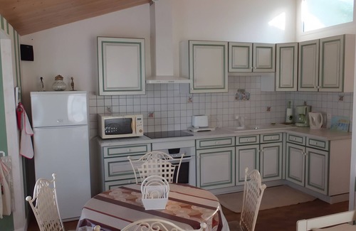 Ars-en-Re Apartamento | Apartamento 'Centre Village' con Wi-Fi