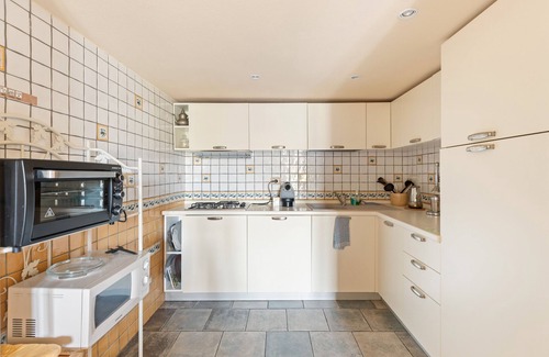 Bosa Historic Centre Apartamento | Apartamento 'Color Sabbia' con balcón, Wi-Fi y aire acondicionado