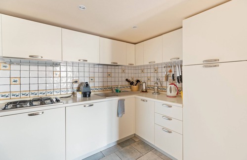 Bosa Historic Centre Apartamento | Apartamento 'Color Sabbia' con balcón, Wi-Fi y aire acondicionado