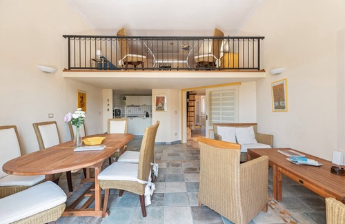 Bosa Historic Centre Apartamento | Apartamento 'Color Sabbia' con balcón, Wi-Fi y aire acondicionado