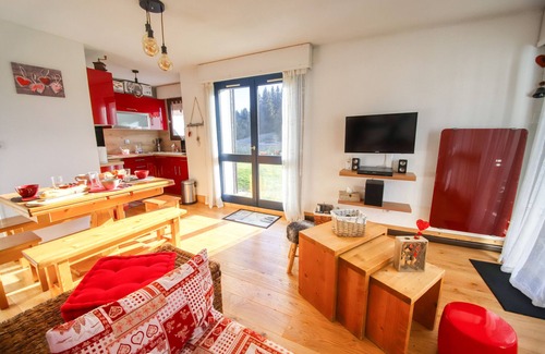Le Praz de Lys Apartamento | Apartamento 'Comte Rouge' con vistas a la montaña, terraza privada y aire acondicionado