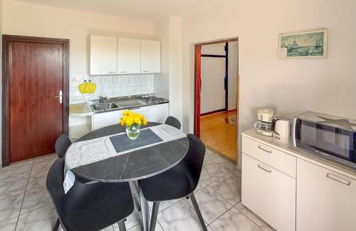 Rakalj Apartamento | Apartment Cvjetko by Interhome