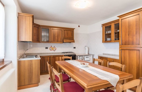 Dorsino Apartamento | Apartamento "Dorsino" con vistas a la montaña, balcón y Wi-Fi