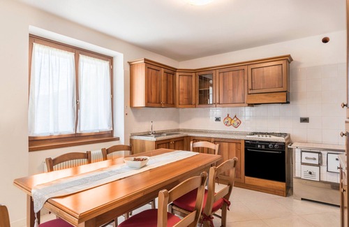 Dorsino Apartamento | Apartamento "Dorsino" con vistas a la montaña, balcón y Wi-Fi