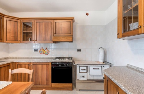 Dorsino Apartamento | Apartamento "Dorsino" con vistas a la montaña, balcón y Wi-Fi