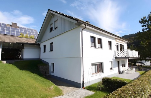Schmallenberg Apartamento | Apartamento 'Dachsbau' con terraza privada, jardín compartido y Wi-Fi
