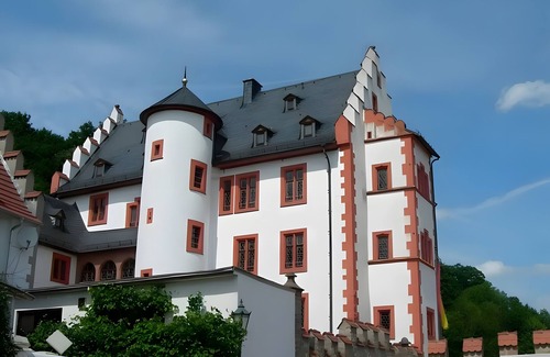 Bad Soden-Salmuenster Apartamento | Apartamento 'Karolina 1' con vistas a la montaña, terraza compartida y wifi