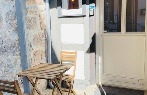 Sulzbach an der Murr Apartamento | Apartamento 'Blaue Wohnung - Goldenes-Häusle' con terraza privada y Wi-Fi