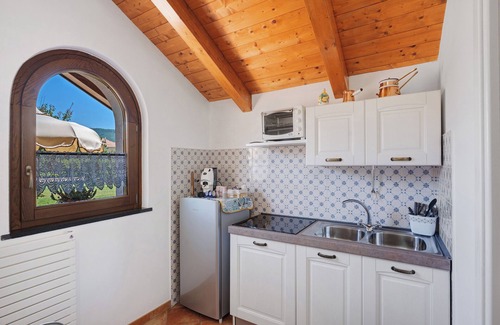 Bomerano Apartamento | Apartamento 'Delizioso Chalet Con Ampio Giardino' con vistas a la montaña y aire acondicionado