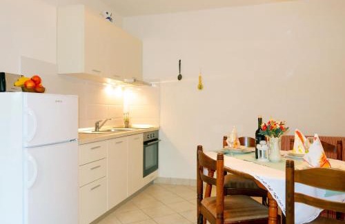 Rab Apartamento | Apartment Dorka-1 by Interhome
