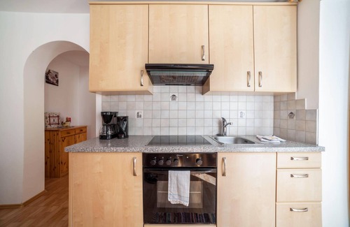 Moso in Passiria Apartamento | Apartment "Egarthof Ferienwohnung Enzian" with Mountain View, Wi-Fi, Balcony & Garden