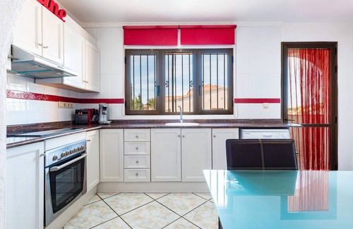 Alcossebre Apartamento | Apartamento 'El Gecko' con vistas al mar, Wi-Fi y aire acondicionado