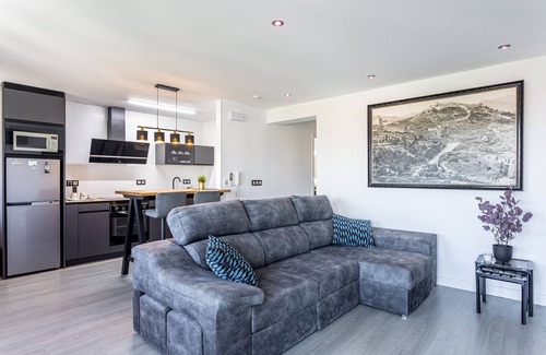 Port de Sagunt Apartamento | Apartamento 'El Pisito De Gemma' con balcón, Wi-Fi y aire acondicionado