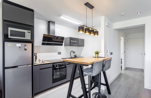 Port de Sagunt Apartamento | Apartamento 'El Pisito De Gemma' con balcón, Wi-Fi y aire acondicionado