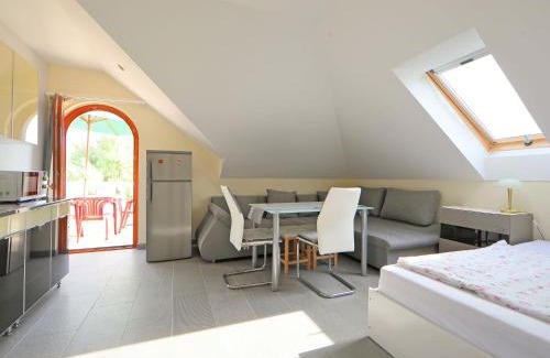 Balatonoszod Apartamento | Apartment Elisabeta 02 by Interhome