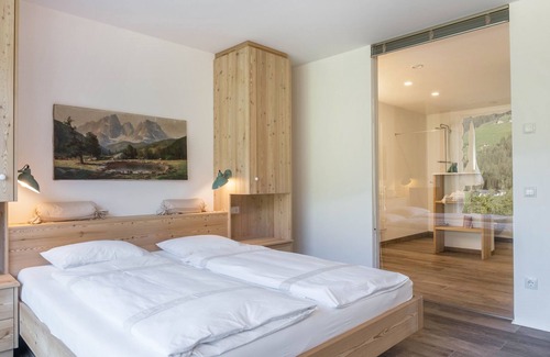 Sarntal Apartamento | Newly Built Apartment “Enzian” in Scenic Area with Mountain View, Wi-Fi, Terrace & Garden; Parking Available