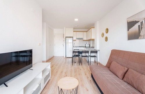 Canet de Berenguer Apartamento | Apartamento 'Lopimar Jose Segrelles' con terraza privada, Wi-Fi y aire acondicionado