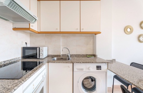 Canet de Berenguer Apartamento | Apartamento 'Lopimar Jose Segrelles' con terraza privada, Wi-Fi y aire acondicionado