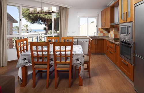 La Cala del Moral Apartamento | Apartamento 'Apartamento Bellamar' con vistas al mar y aire acondicionado