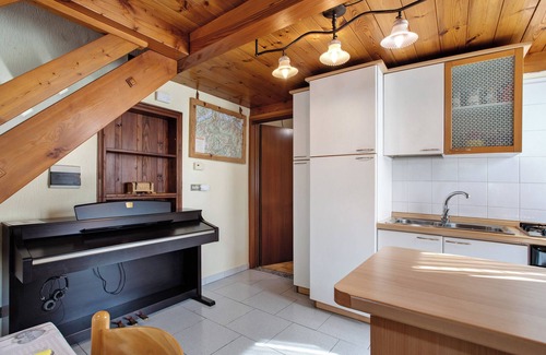 Gignod Apartamento | Apartamento 'Eun Tchì Vo - Gignod' con vistas a la montaña, terraza y barbacoa compartida y Wi-Fi