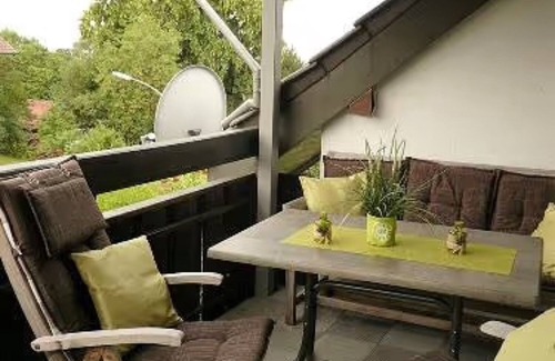 Ichenhausen Apartamento | Apartamento 'Ferienwohnung Irmgard' con balcón y Wi-Fi