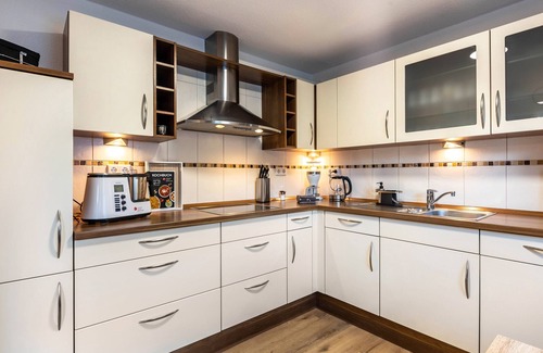 Eslohe Apartamento | Apartamento 'Ferienwohnung Bachlauf Eslohe' con vistas a la montaña, terraza privada y Wi-Fi
