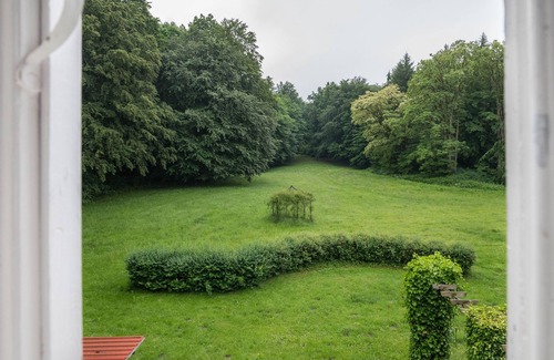 Krakow am See Apartamento | Apartamento 'Ferienwohnung 8' con terraza y jardín compartidos