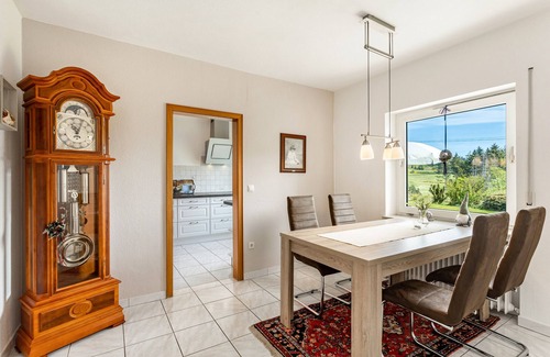 Meinerzhagen Apartamento | Apartamento 'Ferienwohnung, 109qm' con terraza privada y jardín privado