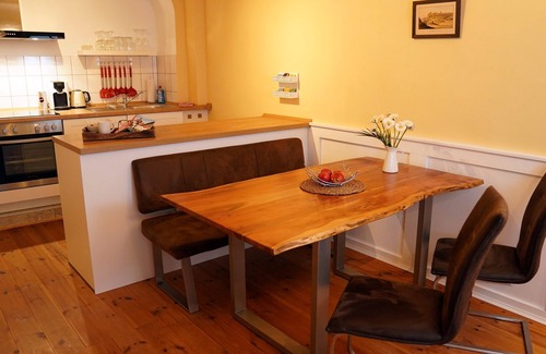 Schrozberg Apartamento | Apartamento 'Ferienwohnung Im Hofratshaus' con vistas a la montaña, terraza compartida y Wi-Fi