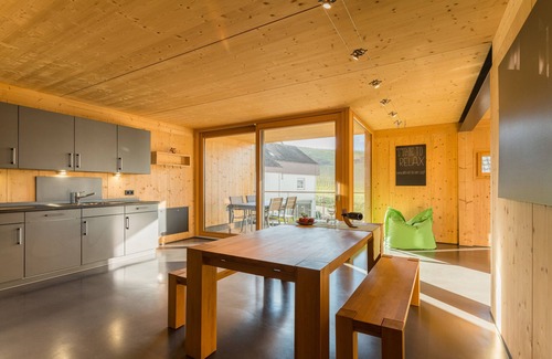 Auggen Apartamento | Apartamento 'Ferienwohnung Chardonnay' con piscina compartida, jardín compartido y Wi-Fi