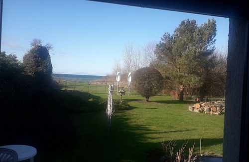 Dranske Apartamento | Apartamento 'Ferienwohnung Hiddenseeblick 2' con vistas al mar, terraza compartida y Wi-Fi