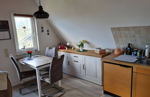 Pellworm Apartamento | Apartment 'Fewo Ankerplatz' with Shared Garden, Balcony and Wi-Fi