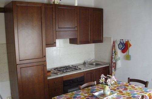 Massignano Apartamento | Apartamento para 4 personas, a 4 km del mar, ideal para parejas y familias.