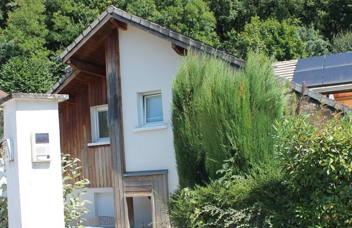 Aix-les-Bains Apartamento | Apartamento 'Au Cœur De La Riviera Des Alpes' con Vista al Lago, Piscina Comunitaria y Wi-Fi