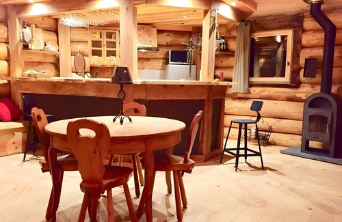 Collonges-sous-Saleve Chalet De Esquí | Apartment 'Kota Orjobet' with Mountain View, Private Terrace and Wi-Fi