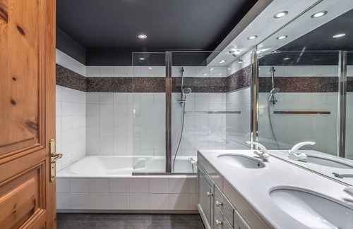 Courchevel Villa | Apartment Gwyn - Three Bedroom Villa, Sleeps 7