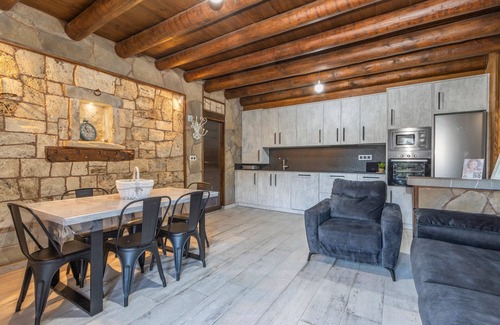 Borrastre Casa | Apartamento 'Galamín' con vistas a la montaña, terraza privada y Wi-Fi