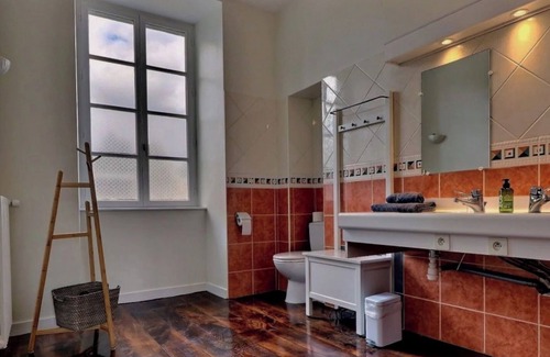 Tremblay Apartamento | Apartment 'Ginko Et Bambou' with Shared Terrace, Shared Garden and Wi-Fi