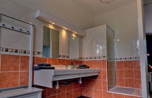 Tremblay Apartamento | Apartment 'Ginko Et Bambou' with Shared Terrace, Shared Garden and Wi-Fi