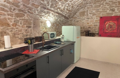 Barjac Apartamento | Apartamento 'Gite Vert - Paradis De Provence' con terraza compartida y wifi