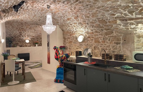 Barjac Apartamento | Apartamento 'Gite Vert - Paradis De Provence' con terraza compartida y wifi