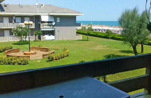 Silvi Marina Apartamento | Apartment Green Marine- Palme- Ismare-8 by Interhome