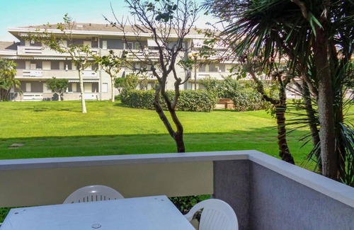 Silvi Marina Apartamento | Apartment Green Marine- Palme- Ismare-8 by Interhome