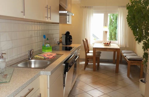 Nordenau Apartamento | Apartamento 'Hans Im Glück' con vistas a la montaña, terraza privada y Wi-Fi