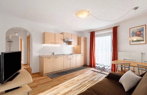 Vipiteno Apartamento | Apartamento 'Hatzlhof Nr 6' con vistas a la montaña, terraza compartida y Wi-Fi