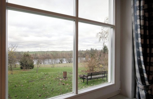 Herzfelde Apartamento | Apartamento 'Haus Am See - Zur Blauen Tür' con vistas al lago, terraza privada y Wi-Fi